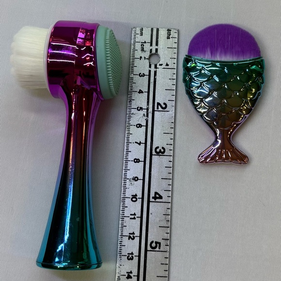 Iridescent Makeup Brush Set Mermaid Dual Facial Cleansing and Foundation Brush - Picture 5 of 6